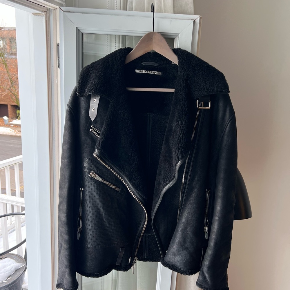 Luxurious Black Shearling Leather Jacket